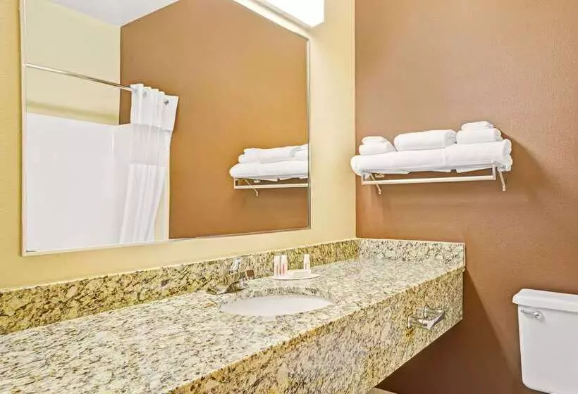 בית מלון כפרי Baymont By Wyndham Wahpeton