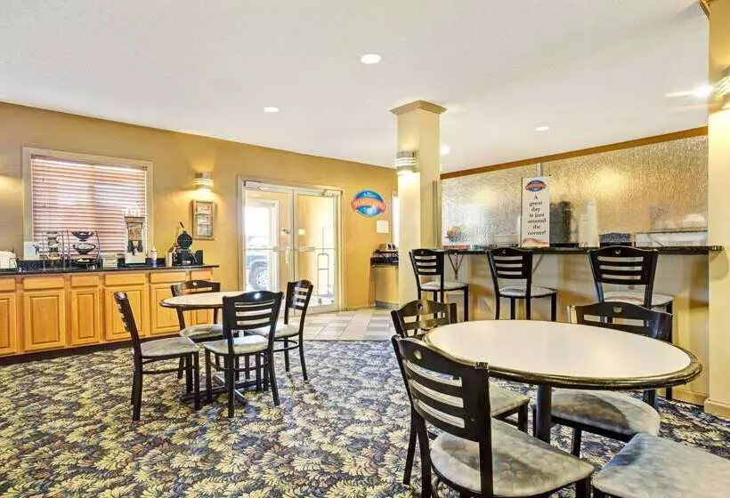 בית מלון כפרי Baymont By Wyndham Wahpeton
