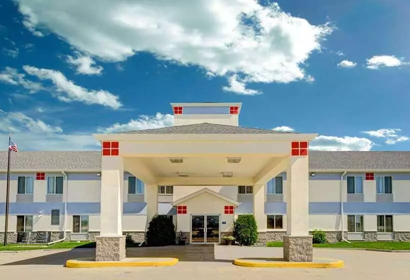 בית מלון כפרי Baymont By Wyndham Wahpeton