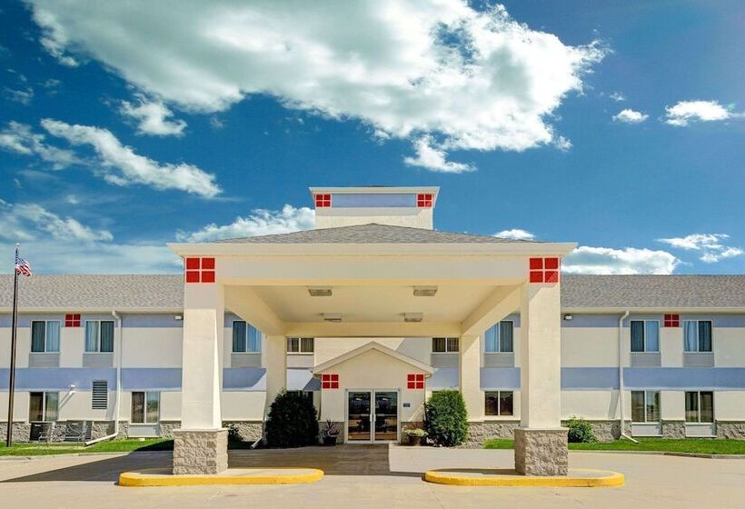 בית מלון כפרי Baymont By Wyndham Wahpeton