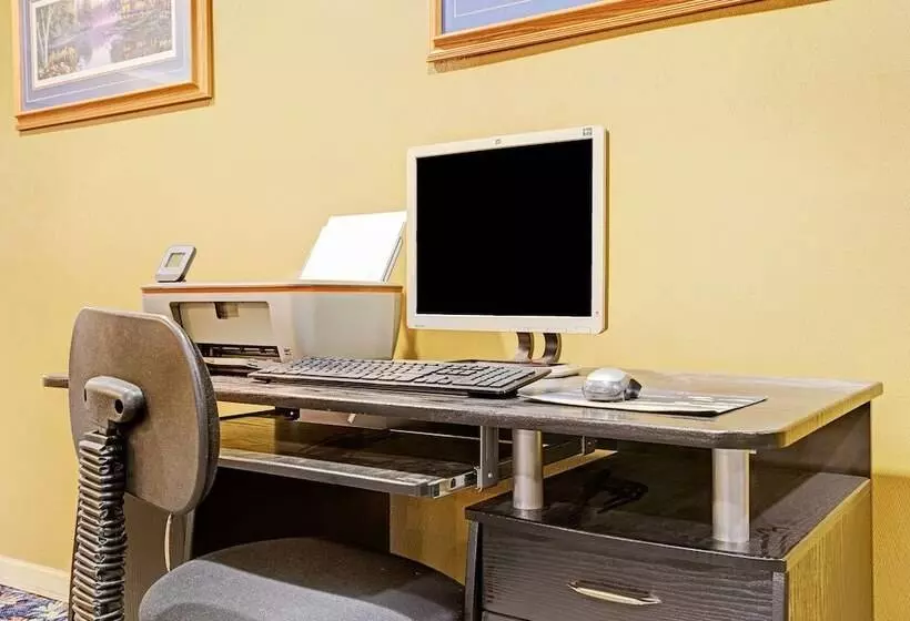 בית מלון כפרי Baymont By Wyndham Wahpeton