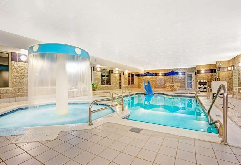 בית מלון כפרי Baymont By Wyndham Wahpeton