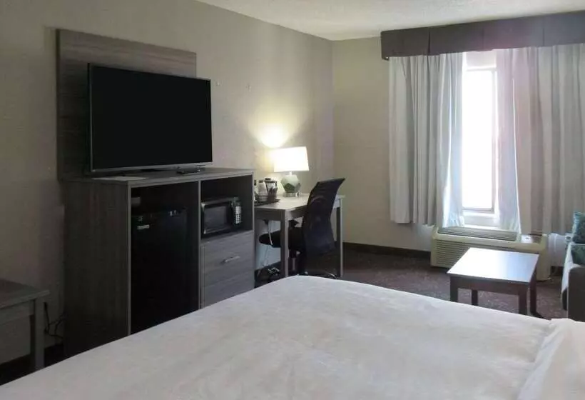 Отель Clarion Pointe Evansville North