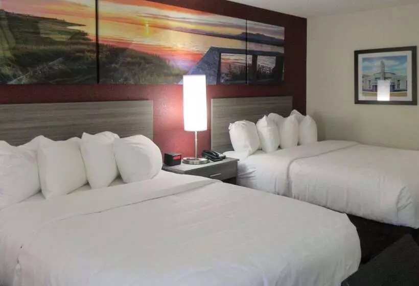 Отель Clarion Pointe Evansville North