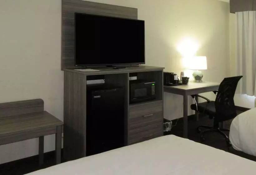 Отель Clarion Pointe Evansville North