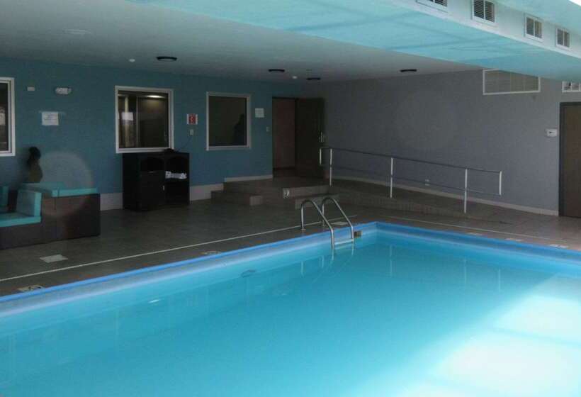 فندق Clarion Pointe Evansville North