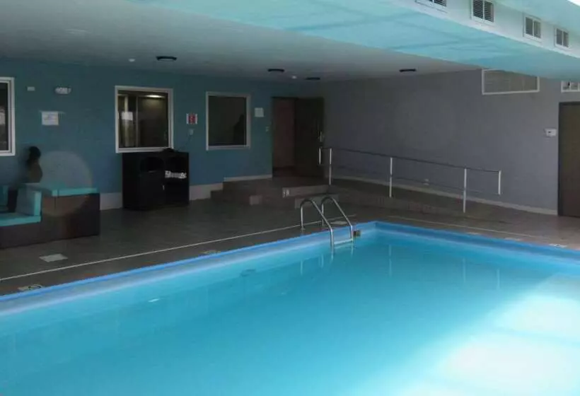 Отель Clarion Pointe Evansville North