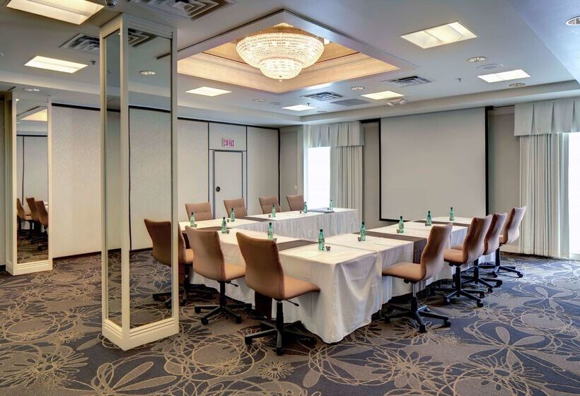 Otel Doubletree By Hilton Milwaukee Downtown