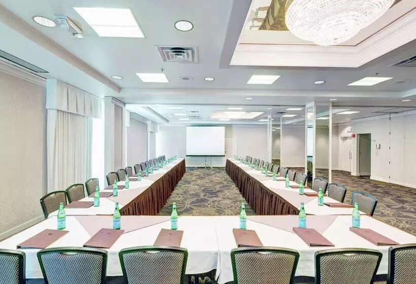 בית מלון כפרי Doubletree By Hilton Milwaukee Downtown