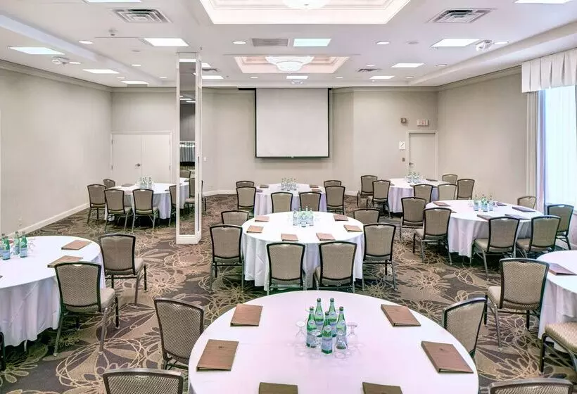 בית מלון כפרי Doubletree By Hilton Milwaukee Downtown