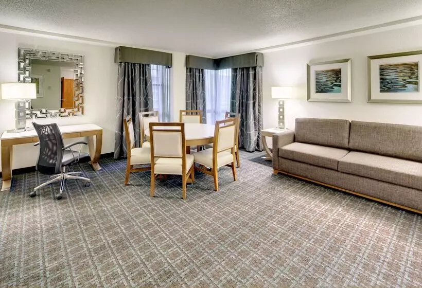 בית מלון כפרי Doubletree By Hilton Milwaukee Downtown