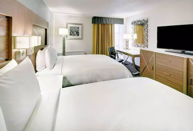 בית מלון כפרי Doubletree By Hilton Milwaukee Downtown