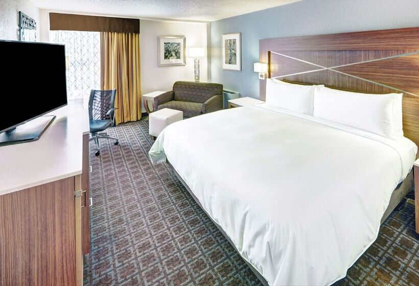 Otel Doubletree By Hilton Milwaukee Downtown