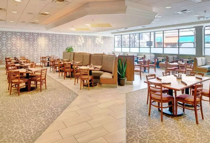 בית מלון כפרי Doubletree By Hilton Milwaukee Downtown