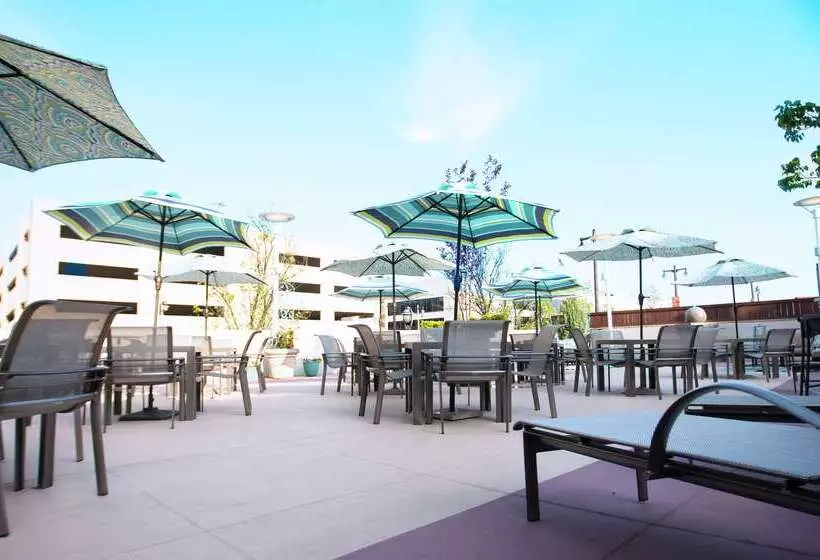 בית מלון כפרי Doubletree By Hilton Milwaukee Downtown