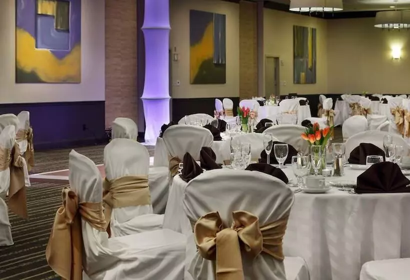 Отель Holiday Inn Boston Cambridge Area, An Ihg