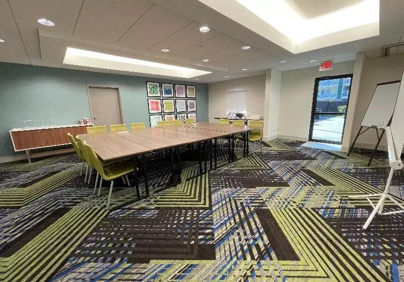 ホテル Holiday Inn Express & Suites Sulphur   Lake Charles, An Ihg