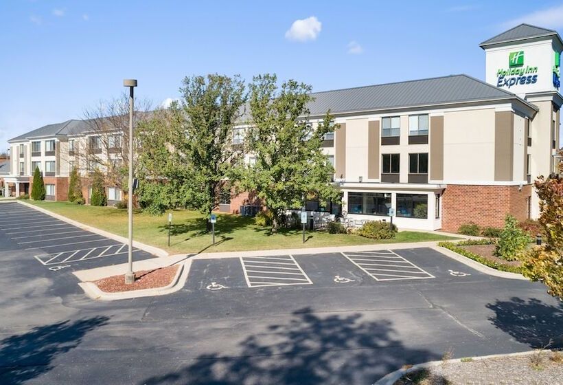 בית מלון כפרי Holiday Inn Express   Delafield, An Ihg