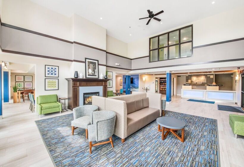 בית מלון כפרי Holiday Inn Express   Delafield, An Ihg