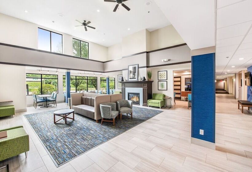 בית מלון כפרי Holiday Inn Express   Delafield, An Ihg