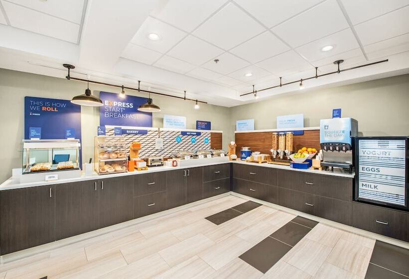 בית מלון כפרי Holiday Inn Express   Delafield, An Ihg