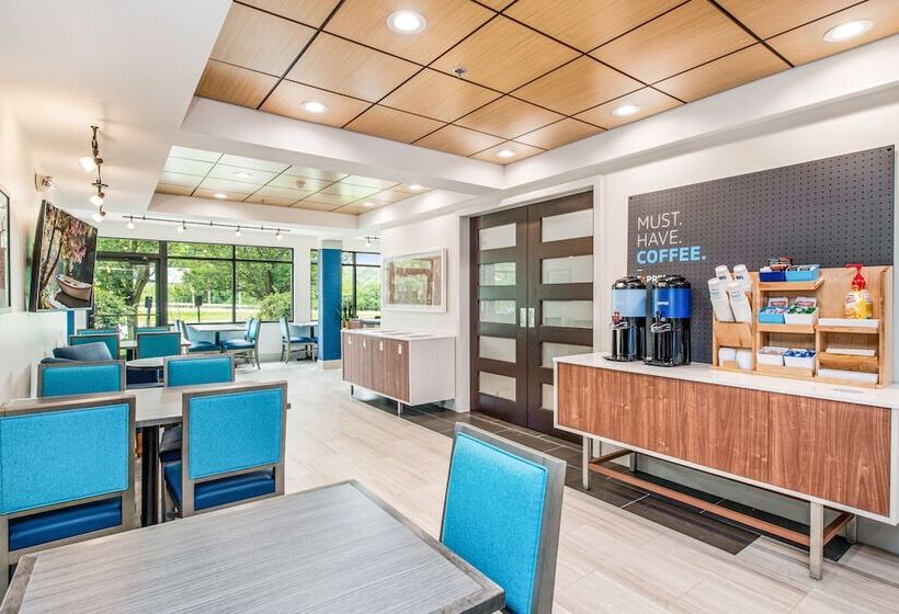 בית מלון כפרי Holiday Inn Express   Delafield, An Ihg