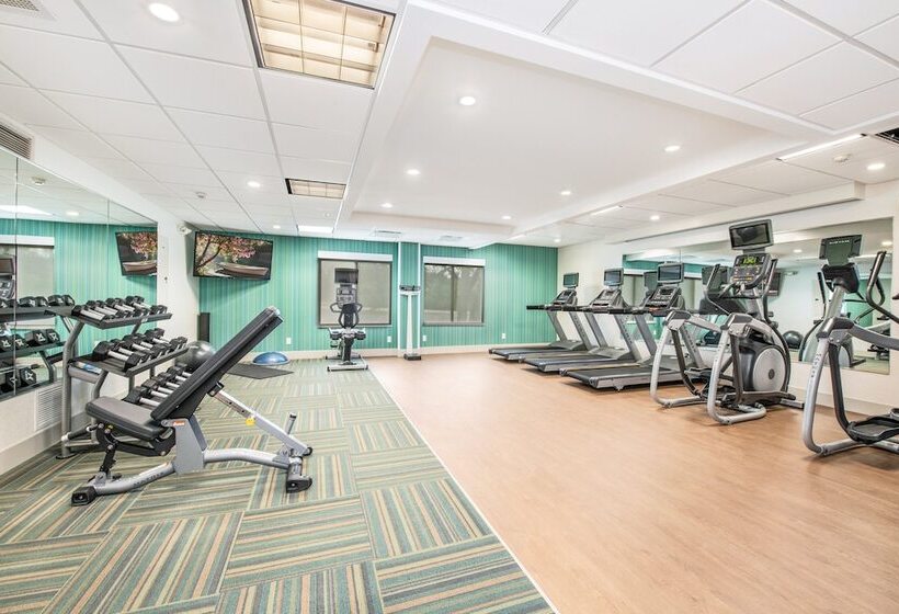 בית מלון כפרי Holiday Inn Express   Delafield, An Ihg