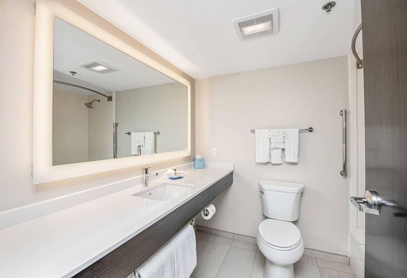 בית מלון כפרי Holiday Inn Express   Delafield, An Ihg