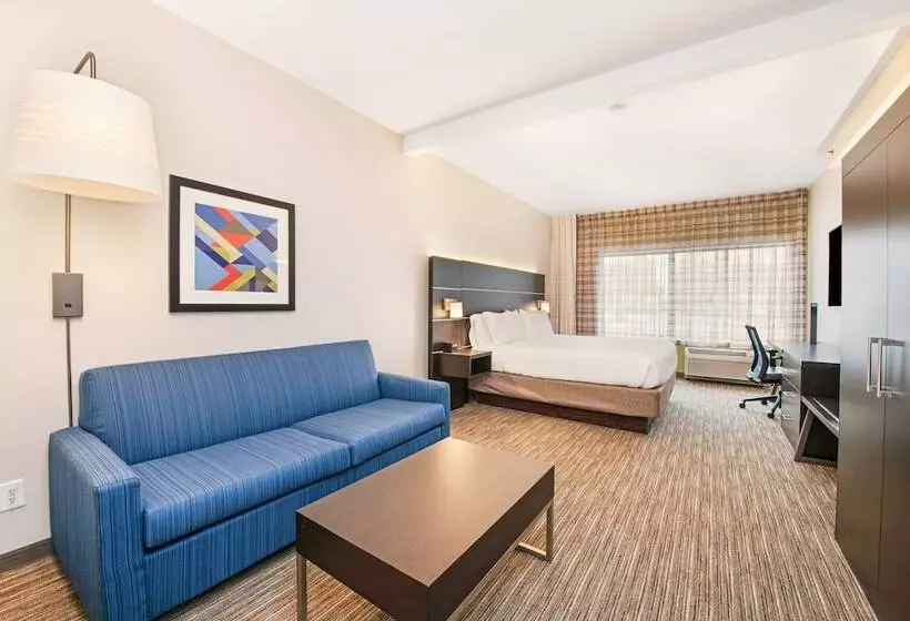 Отель Holiday Inn Express Delafield, An Ihg