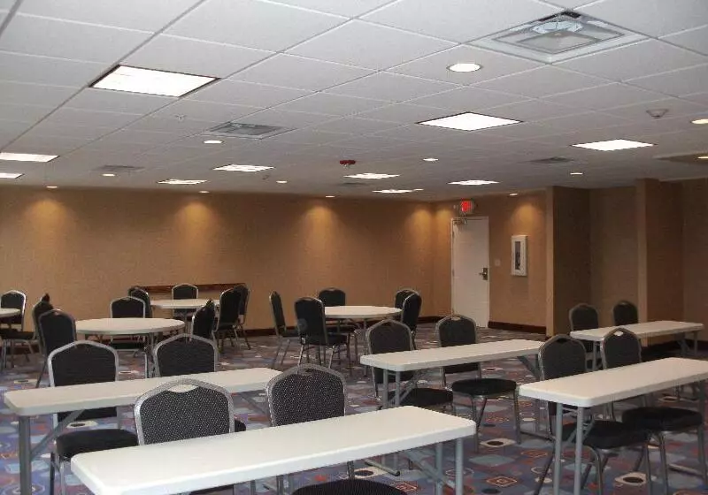 ホテル Holiday Inn Express New Albany, An Ihg