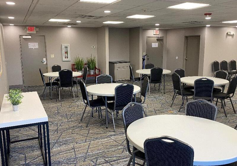 בית מלון כפרי Holiday Inn Express New Albany, An Ihg