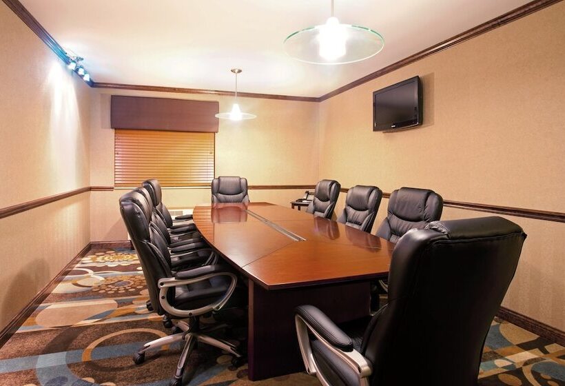 בית מלון כפרי Holiday Inn Express Tuscola By Ihg