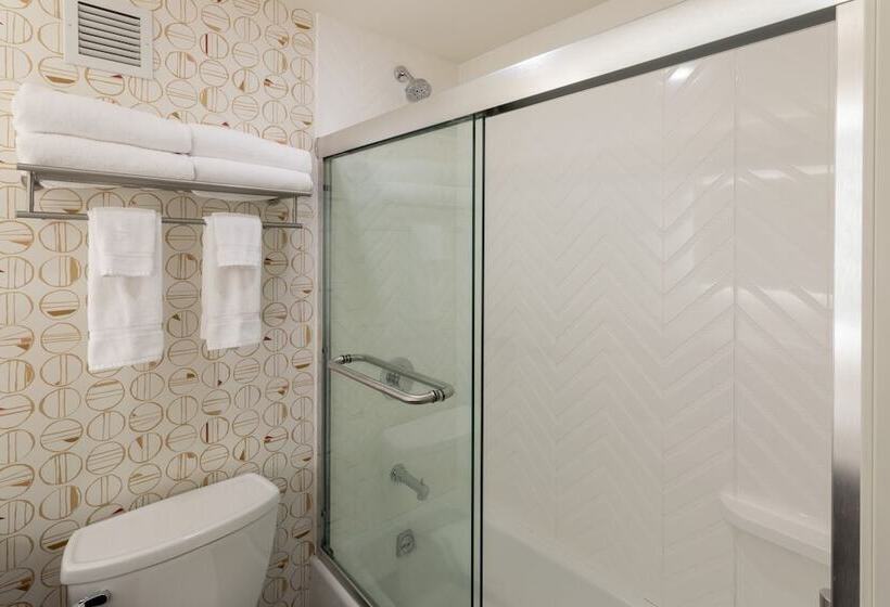 هتل Holiday Inn Marquette, An Ihg