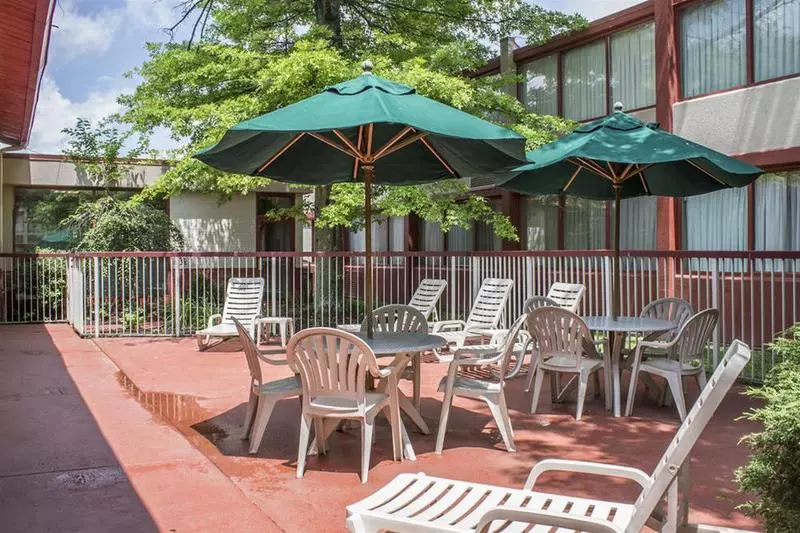 호텔 Norwood Inn Hudson Conference Center