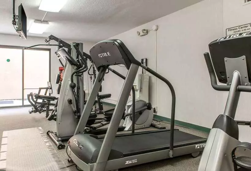 בית מלון כפרי Quality Inn Conference Center Logansport