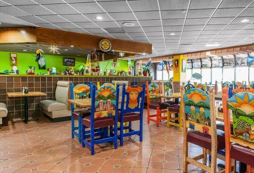 בית מלון כפרי Quality Inn Conference Center Logansport