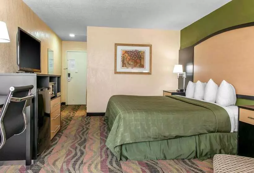 בית מלון כפרי Quality Inn Conference Center Logansport