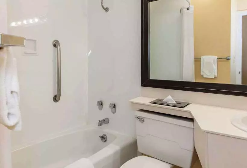 בית מלון כפרי Quality Inn Conference Center Logansport