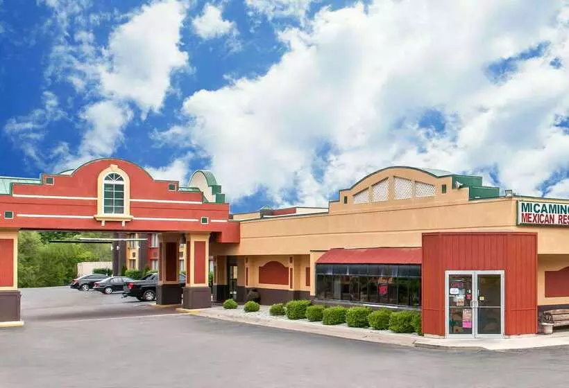 בית מלון כפרי Quality Inn Conference Center Logansport