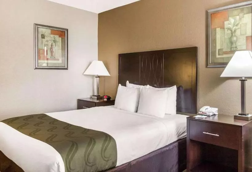 Hotelli Quality Inn & Conference Center