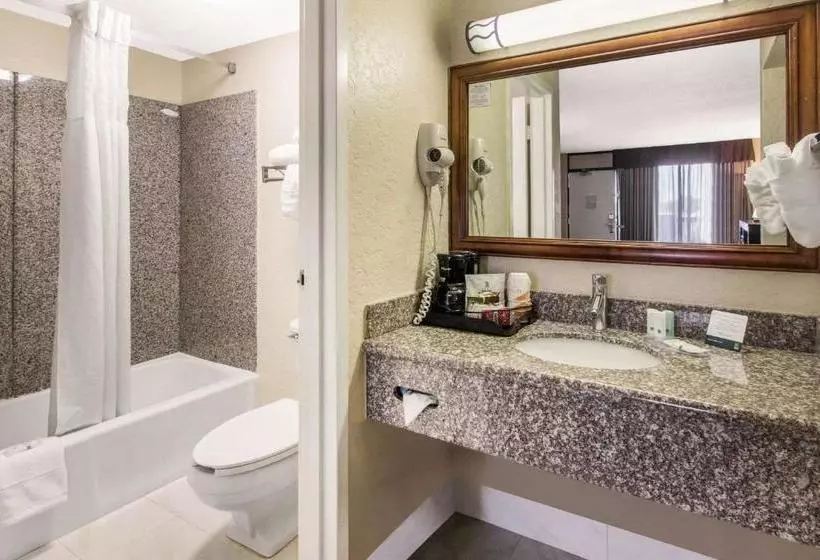 Hotelli Quality Inn & Conference Center