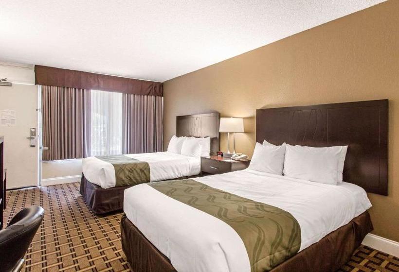 בית מלון כפרי Quality Inn & Conference Center