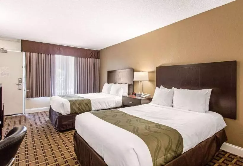 Hotelli Quality Inn & Conference Center