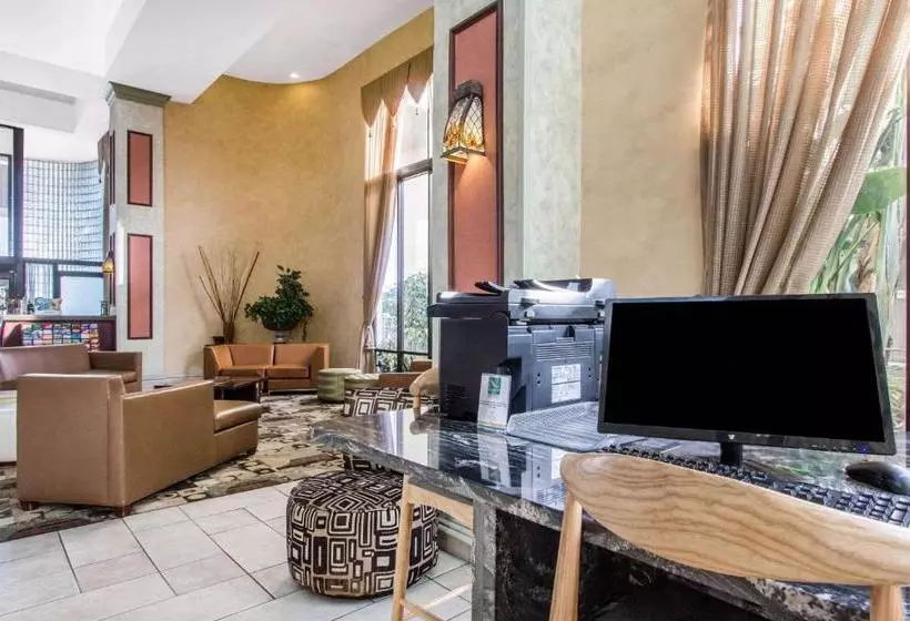 Hotelli Quality Inn & Conference Center
