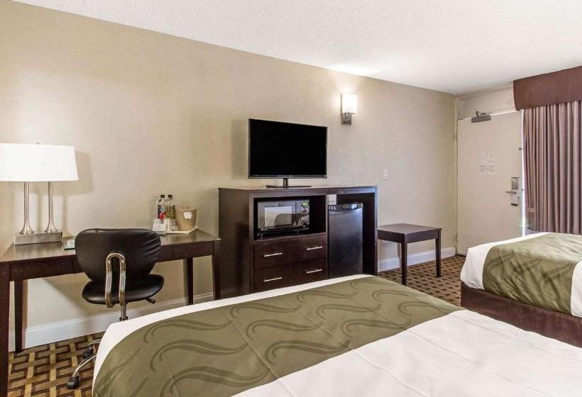 בית מלון כפרי Quality Inn & Conference Center