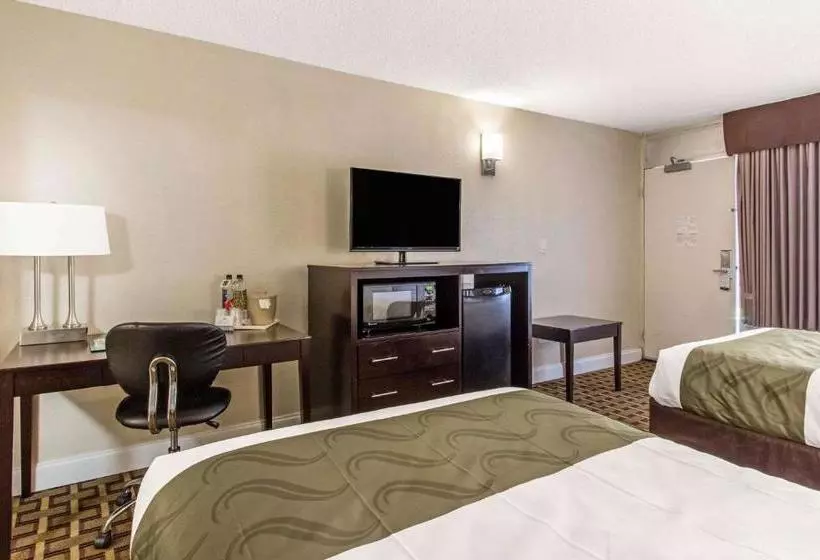 Hotelli Quality Inn & Conference Center