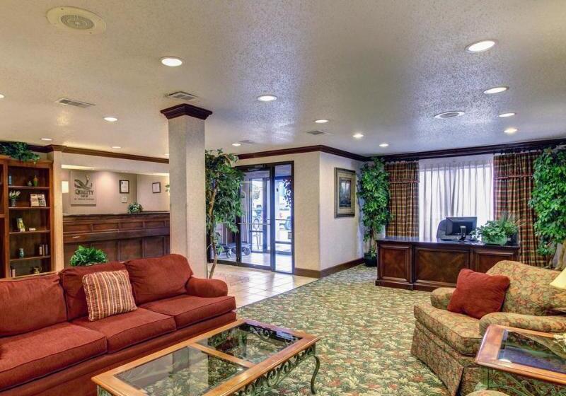 בית מלון כפרי Quality Inn