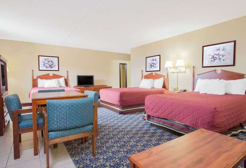 בית מלון כפרי Ramada By Wyndham Angola/fremont Area