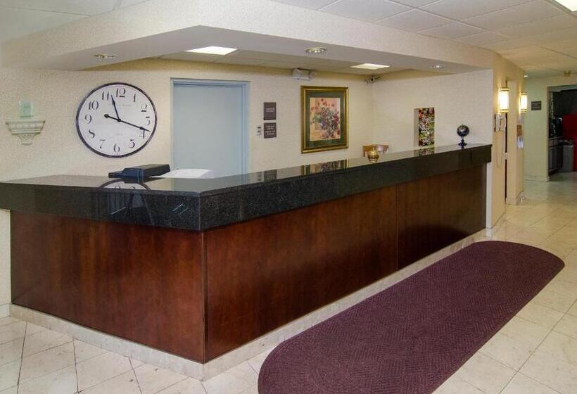 בית מלון כפרי Ramada By Wyndham Angola/fremont Area