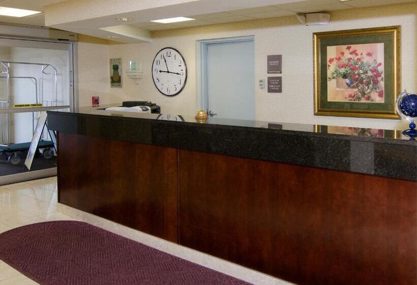 בית מלון כפרי Ramada By Wyndham Angola/fremont Area